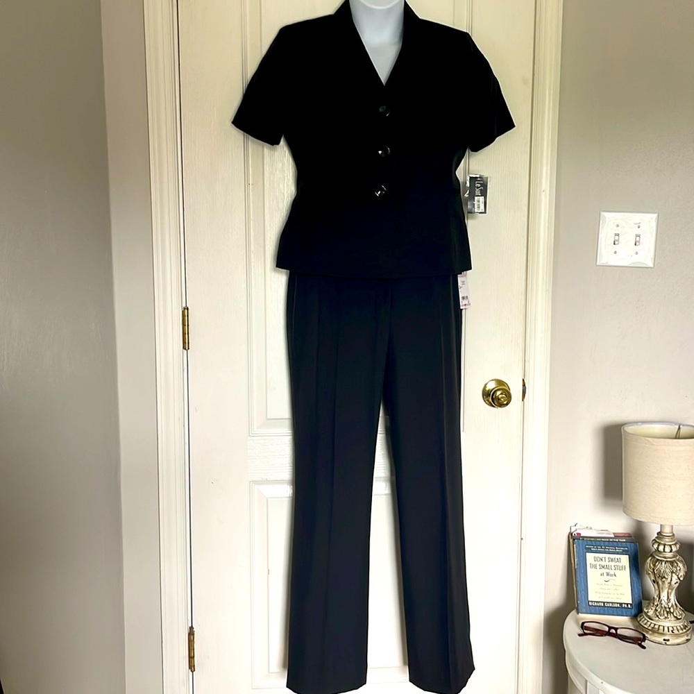 SEE NEW LISTING Pant Suit Set - Picture 2 of 7